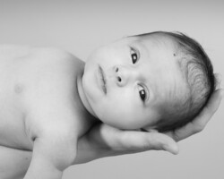 Photographe Nouveau-né Grossesse Femme Enceinte Bébé Famille Photographe nouveau-né Yvelines 78 portrait noir et blanc