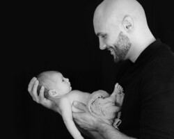 Photographe Nouveau-né Grossesse Femme Enceinte Bébé Famille Photographe nouveau-né Yvelines 78 papa bébé