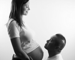 Shooting photo grossesse avec papa Femme enceinte grossesse shooting